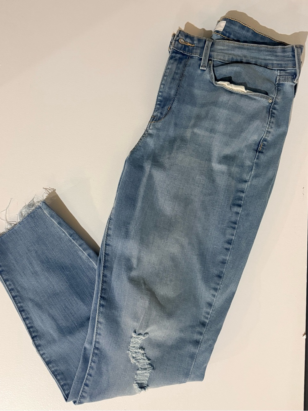 Levi's Knee Distress jeans